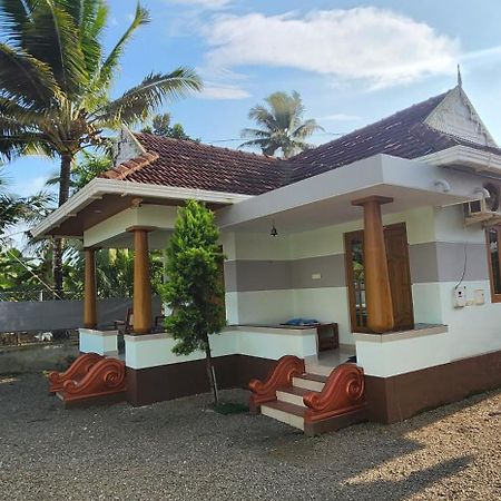 Punerjeni Homes Alappuzha ภายนอก รูปภาพ
