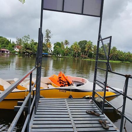 Punerjeni Homes Alappuzha ภายนอก รูปภาพ