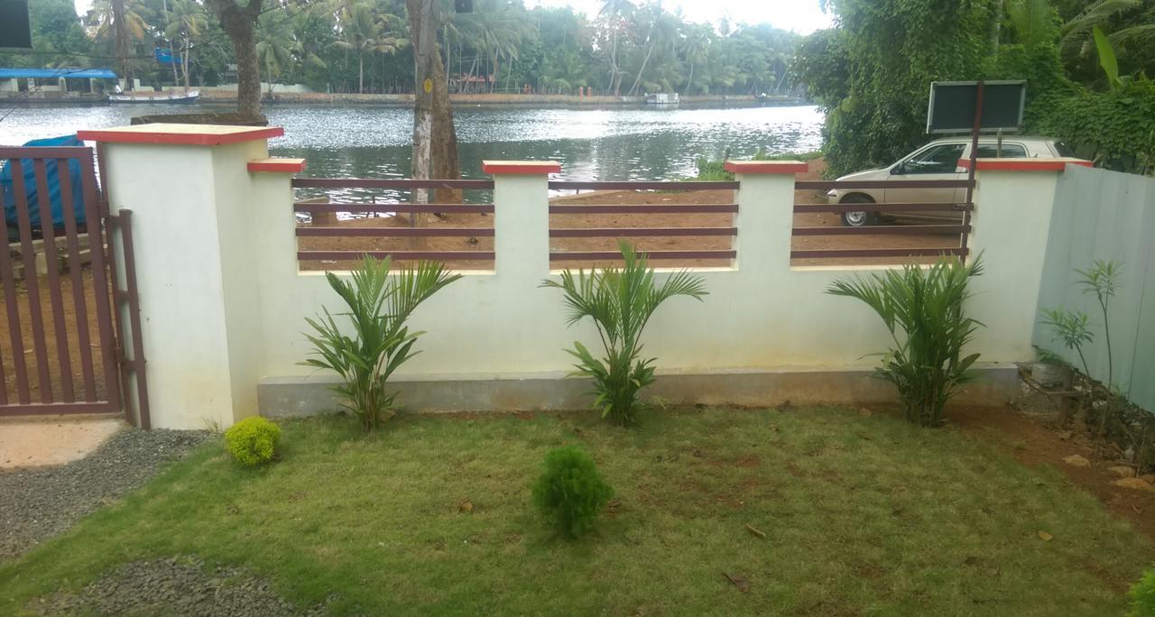 Punerjeni Homes Alappuzha ภายนอก รูปภาพ