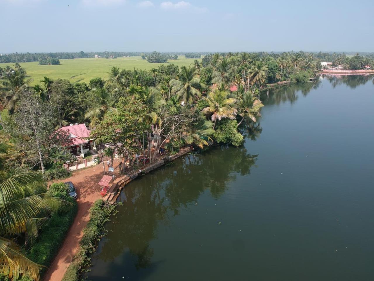 Punerjeni Homes Alappuzha ภายนอก รูปภาพ