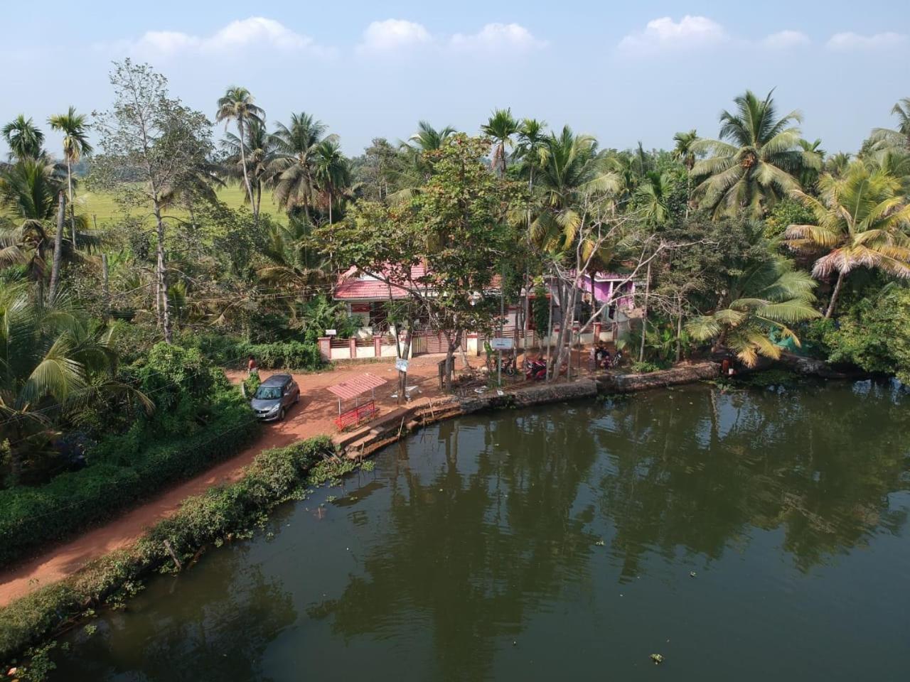 Punerjeni Homes Alappuzha ภายนอก รูปภาพ