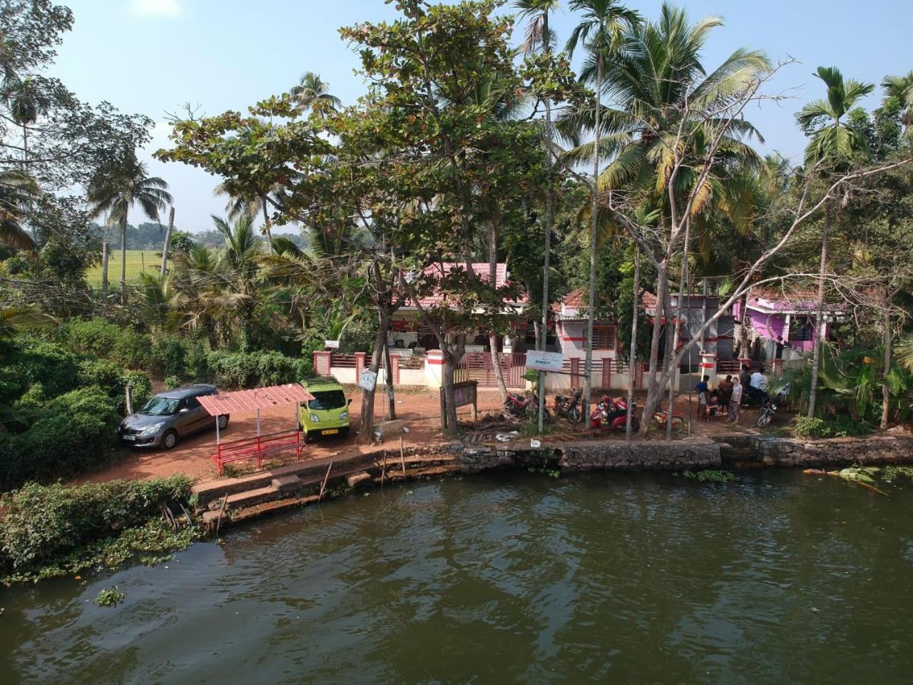 Punerjeni Homes Alappuzha ภายนอก รูปภาพ